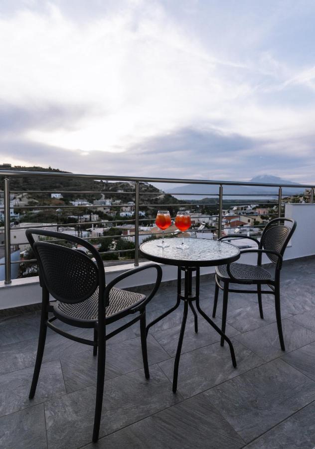 Lychnos Apartments Kamilari Eksteriør billede